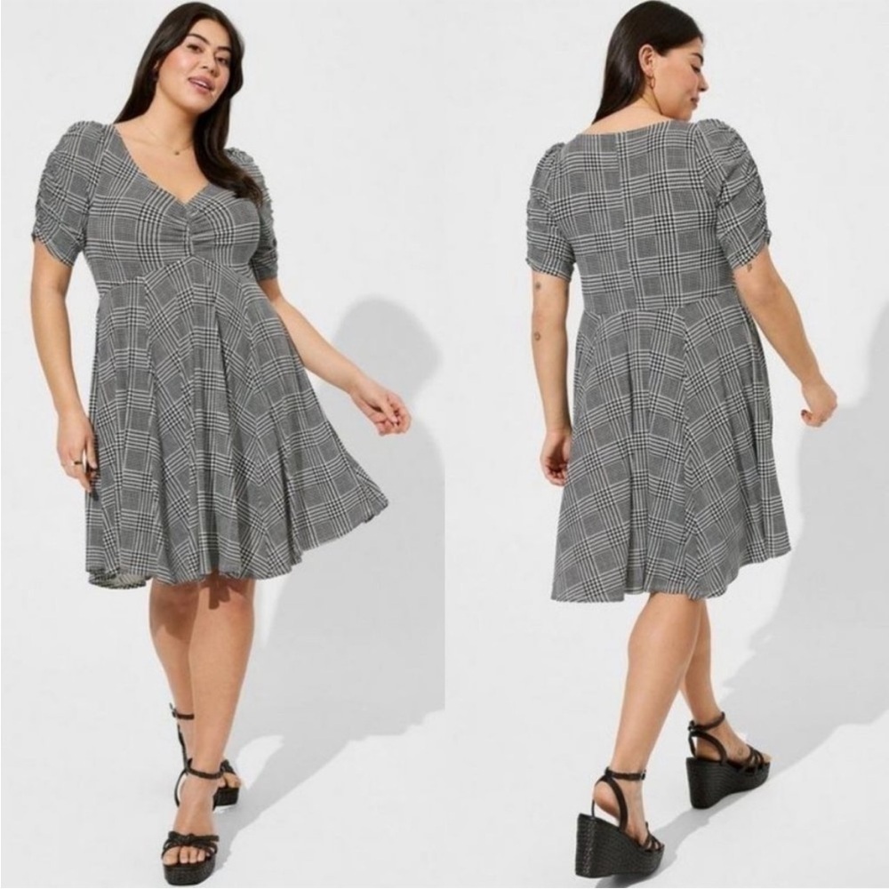 Torrid Mini Studio Knit Cinch Front Skater Dress Black & White Geos Print 3X